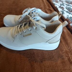 Skechers Cream Sneakers with White Accents